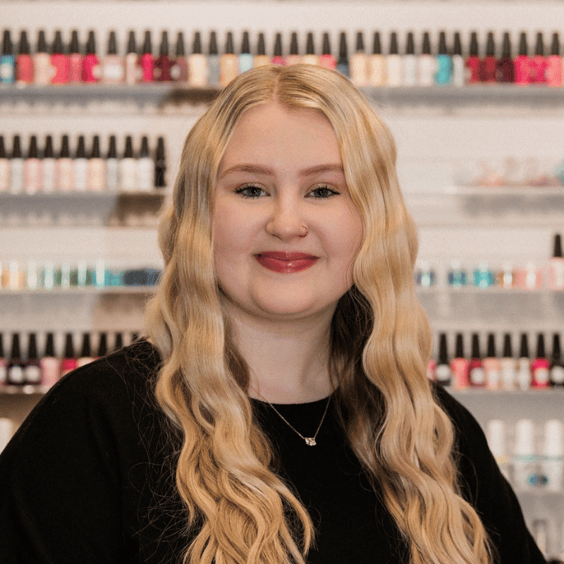 Portrait of Dalilah Bonelli, a professional stylist at A Finished Appearance, showcasing their expertise and style.