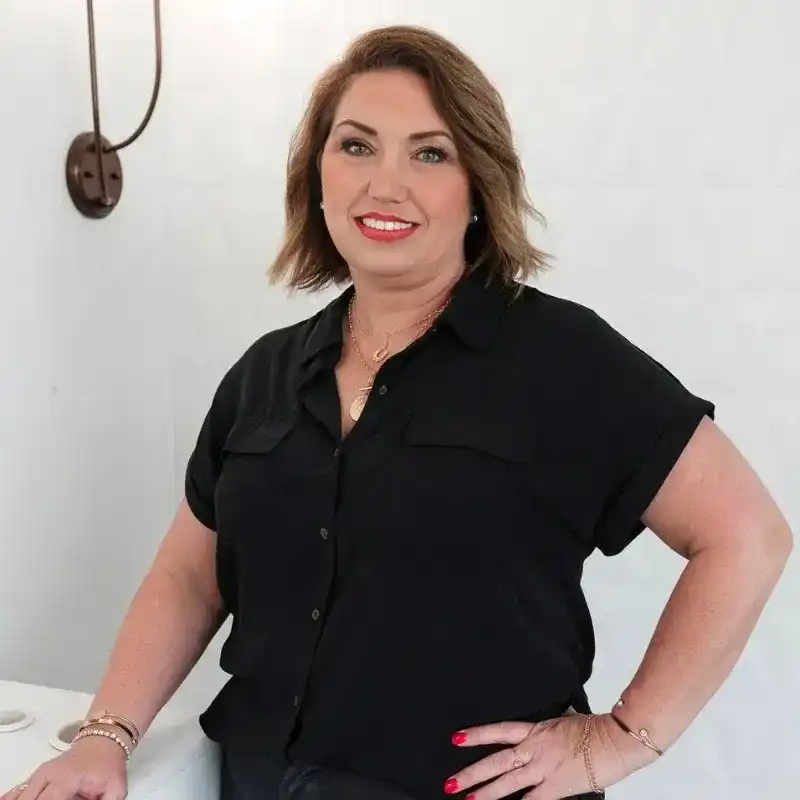 Portrait of Jennifer, a professional stylist at Bonjour Belle Salon, showcasing their expertise and style.