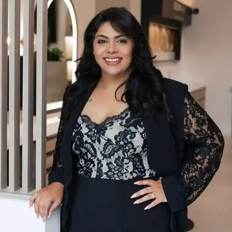 Portrait of Liz, a professional stylist at Bonjour Belle Salon, showcasing their expertise and style.