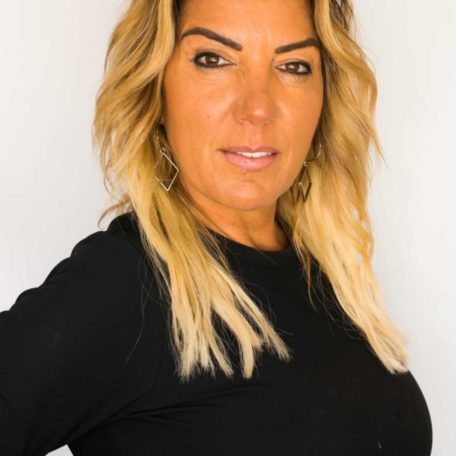 Portrait of Olympia, a professional stylist at [salon] 718, showcasing their expertise and style.